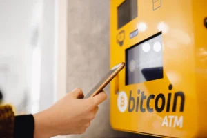 Crypto ATMs vs traditional ATMs